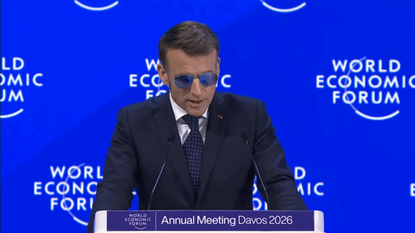 Com lesão no olho, Macron discursa de óculos escuros em Davos