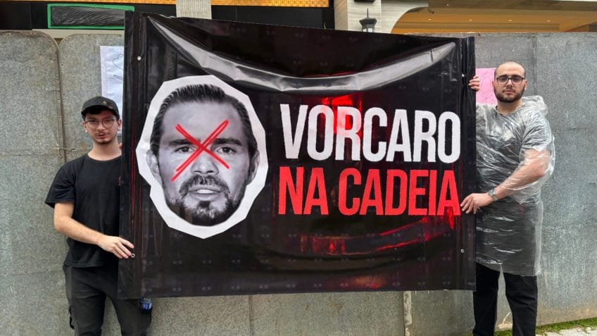 Contra o Master, manifestantes pedem novo relator no STF