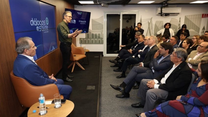 "Estou acostumado a críticas", diz Zema sobre candidatura