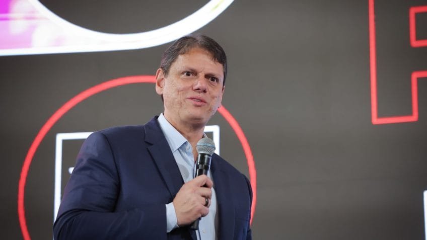 Tarcísio reafirma buscar reeleição e descarta disputa pelo Planalto