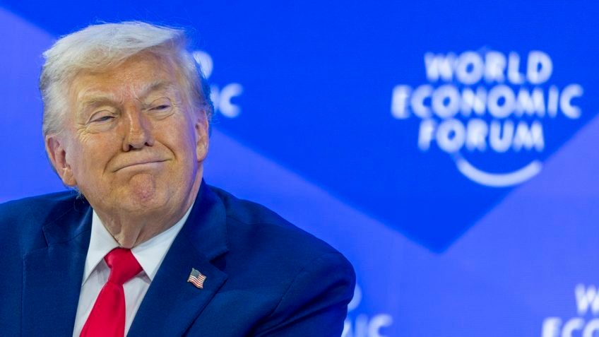 Trump critica Otan, Powell e governador da Califórnia em rede social