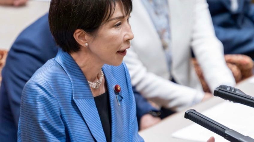 Aprovação de premiê japonesa despenca após dissolução do parlamento