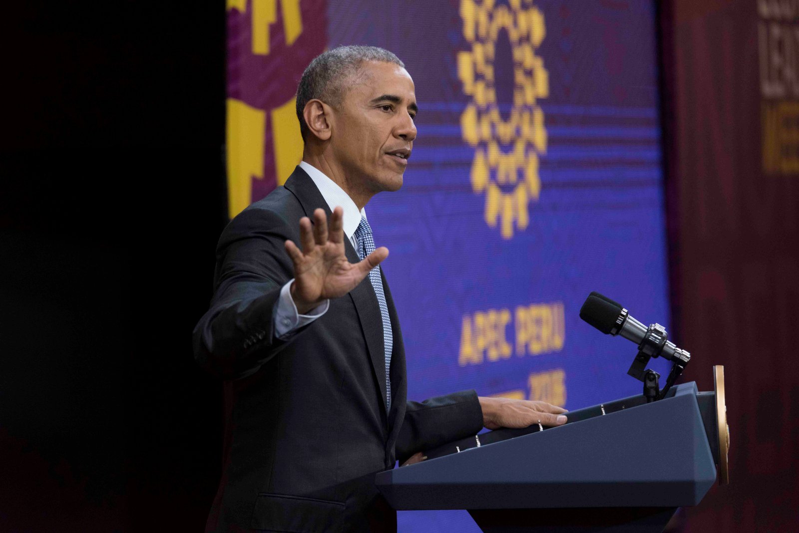 Obama diz que valores estão sob ataque após homem ser morto pelo ICE