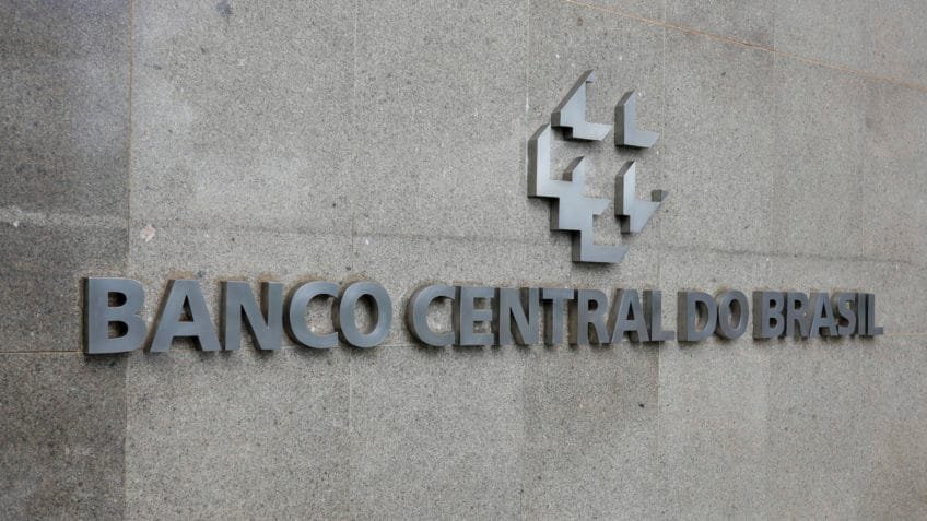 Contas externas têm deficit de US$ 68,8 bi em 2025, maior em 11 anos