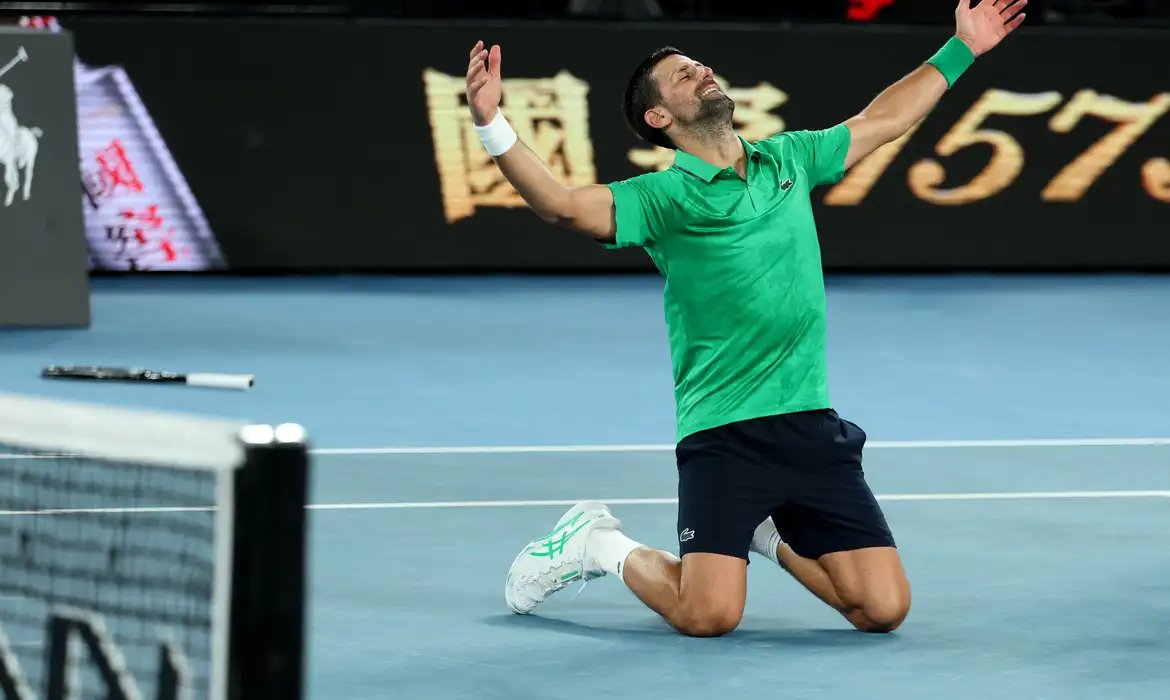 Djoko derrota Sinner e encara Alcaraz na final do Aberto da Austrália