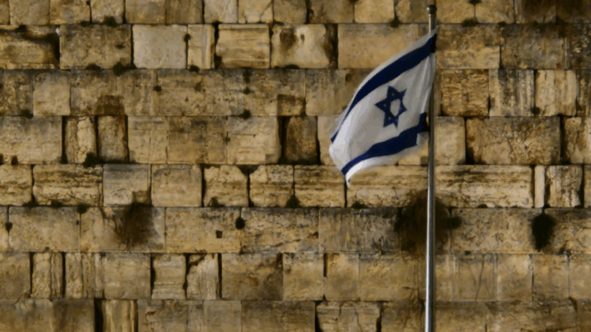 Israel bombardeia Gaza 1 dia antes de abrir passagem de Rafah