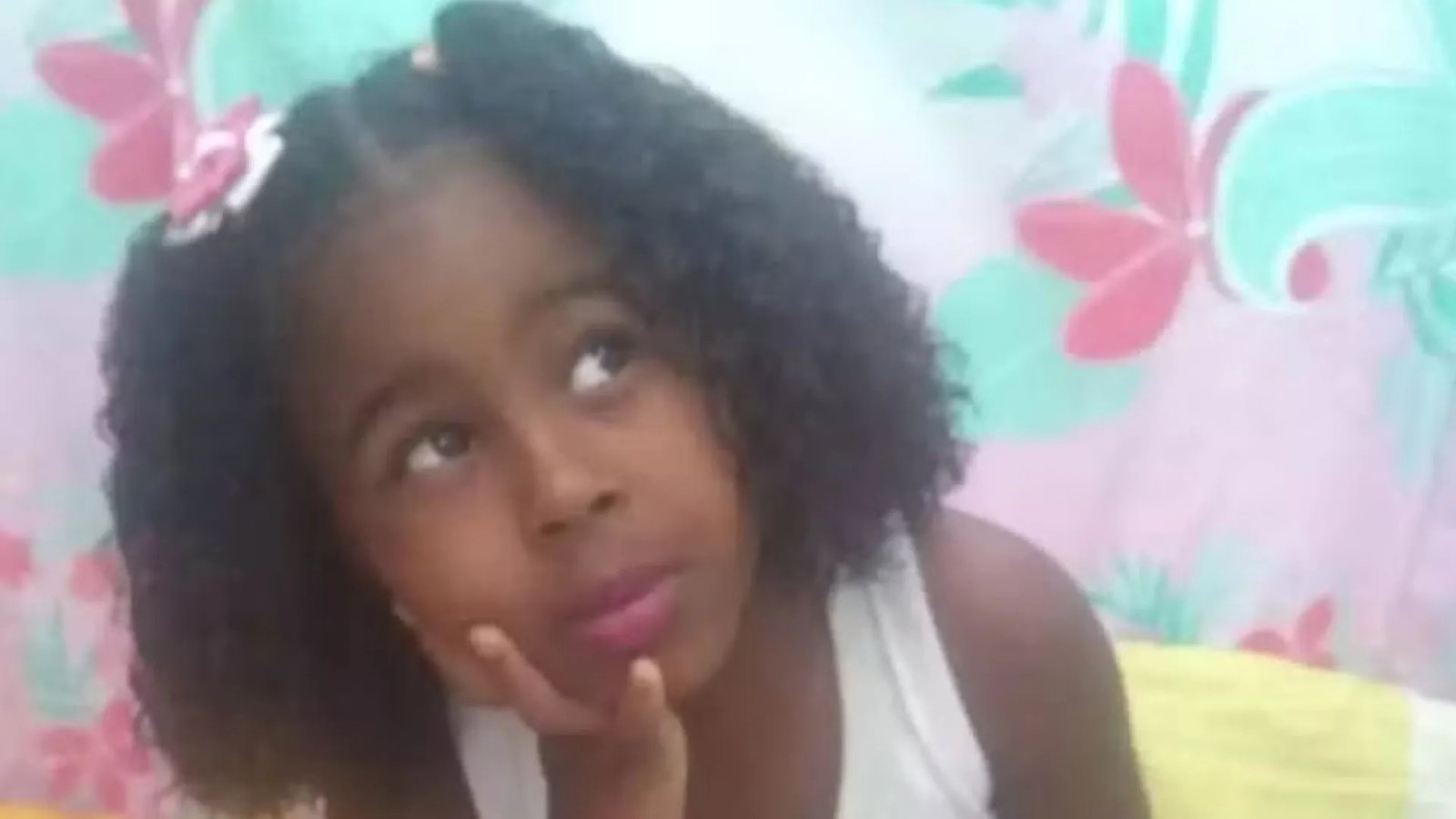 Homem atira em carro após discussão e mata criança no RJ