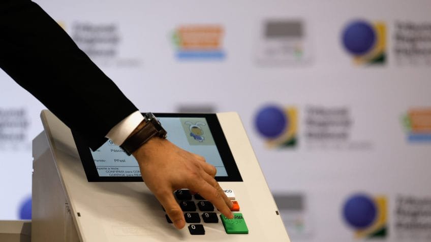 Brasil é único com normas sobre IA nas eleições, mas TSE vê desafios
