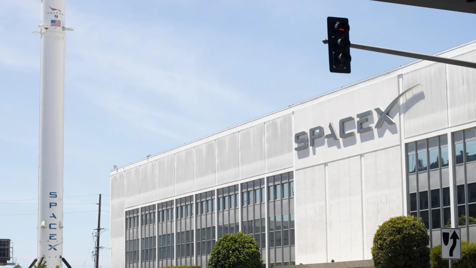 SpaceX propõe lançar até um milhão de data centers em órbita da Terra