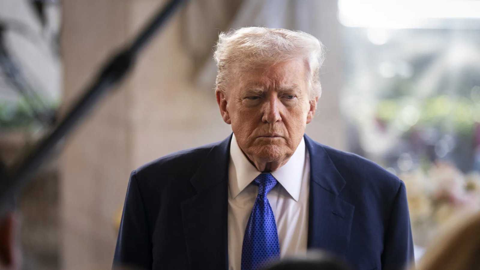 Trump ameaça processar Trevor Noah após piada sobre ilha de Epstein