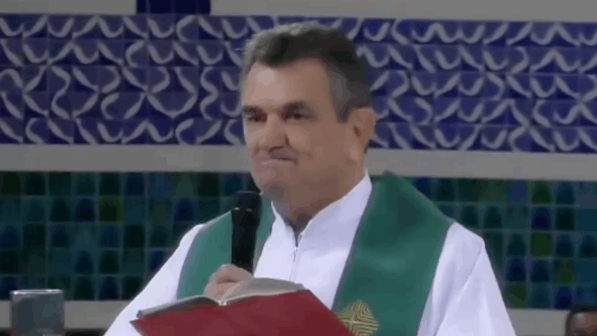 Em Aparecida, padre critica caminhada de Nikolas e discurso pró-arma