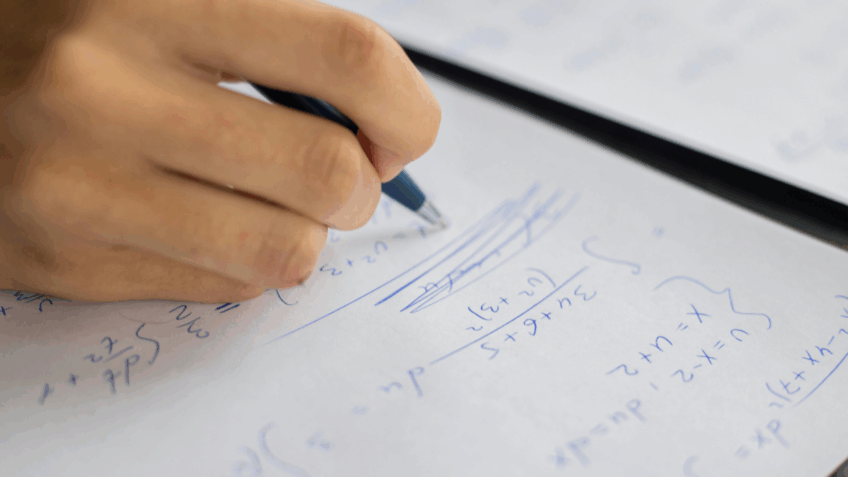 Aprendizado em matemática cai para 21,4% entre jovens do ensino médio