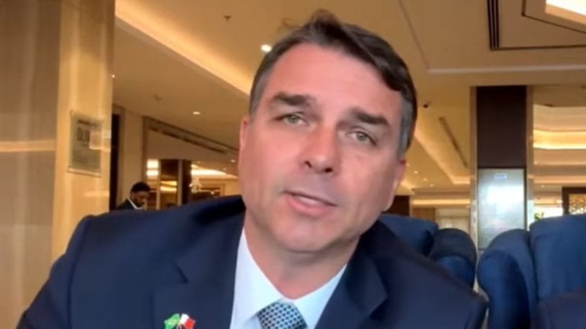 Flávio compara Lula a Opala “velho” e diz que presidente é ultrapassado