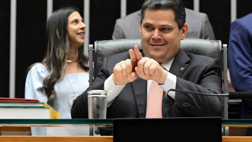 Alcolumbre defende soberania do Legislativo e pede paz entre Poderes