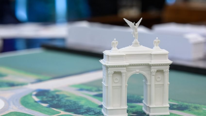 Trump quer construir Arco do Triunfo maior do que o de Paris