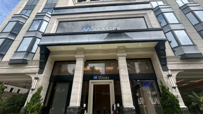 Liquidado, Master mantém no ar contas no Instagram, X e Facebook