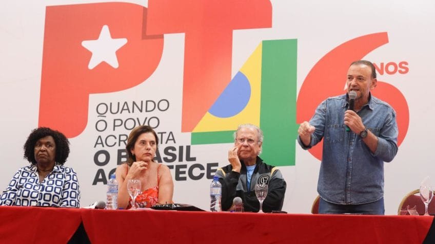 Presidente do PT diz que partido quer ser antissistema