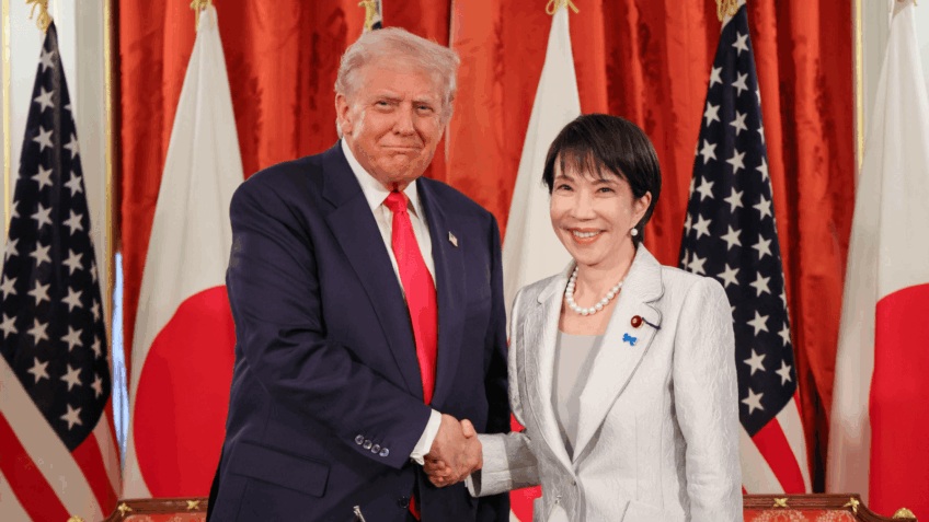 Trump declara apoio total a premiê do Japão antes de eleição