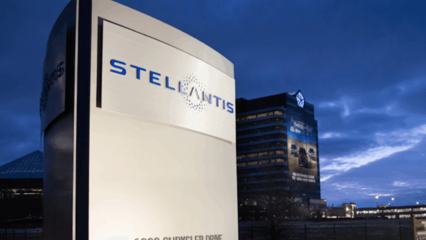 Com encargos de 22,2 bi de euros, Stellantis reduz foco em elétricos