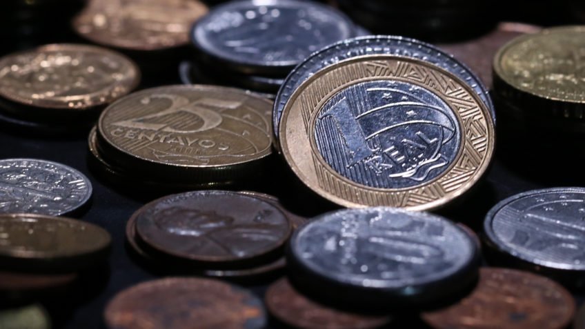 Brasileiros retiraram R$ 23,5 bilhões da Poupança em janeiro