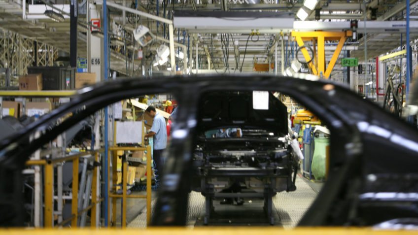 Produção de veículos cai na virada de 2025 para 2026