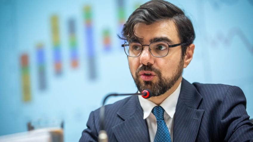 Após críticas ao BC em 2023, Mello suaviza discurso