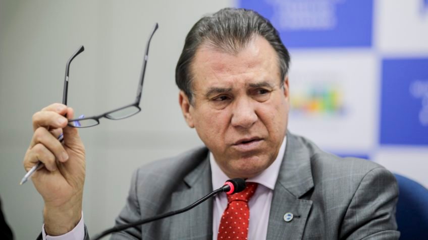 Marinho: fim da escala 6 X 1 é "bafo quente no cangote do Congresso"