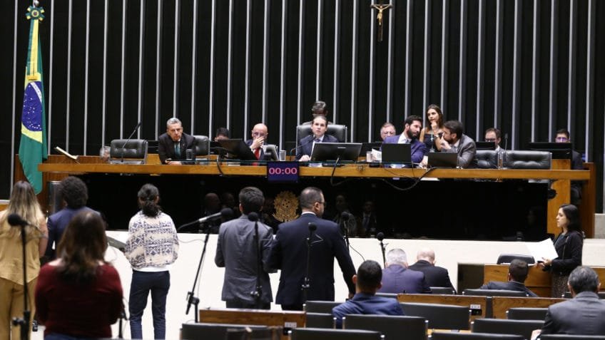 Câmara aprova PL que reduz imposto para petroquímicas