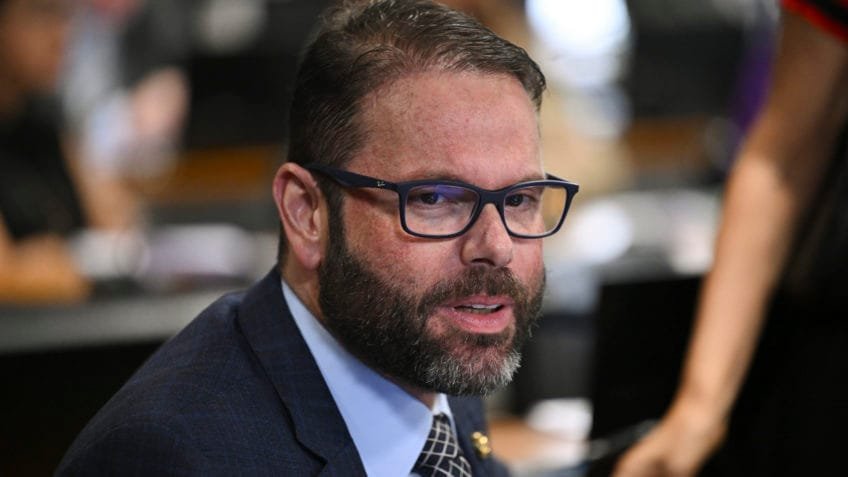 Relator no TSE vota para manter mandato do senador Jorge Seif