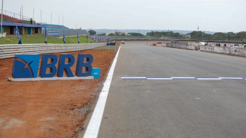 Tribunal suspende R$ 950 mil do DF por camarote da Stock Car