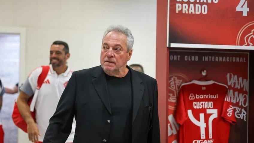 STJD suspende Abel Braga por 5 jogos após fala homofóbica