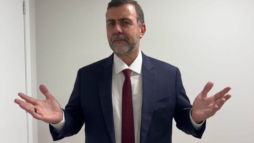 Freixo diz que não desfilará na escola que homenageia Lula no Rio