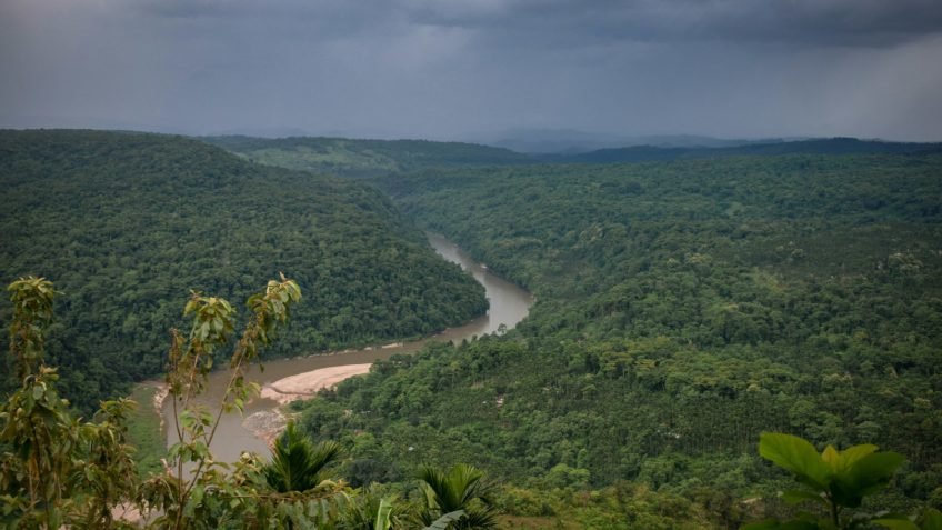 Naufrágio no Amazonas deixa 2 mortos e 7 desaparecidos