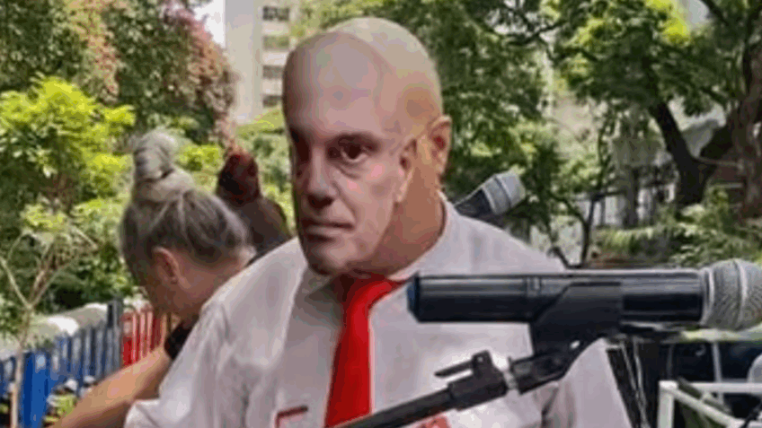 Foliões ironizam Moraes em bloco em BH: "Vai devagar, Xandão”