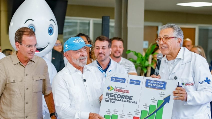 Lula sugere que casais façam um “cafuné” antes de usar o celular