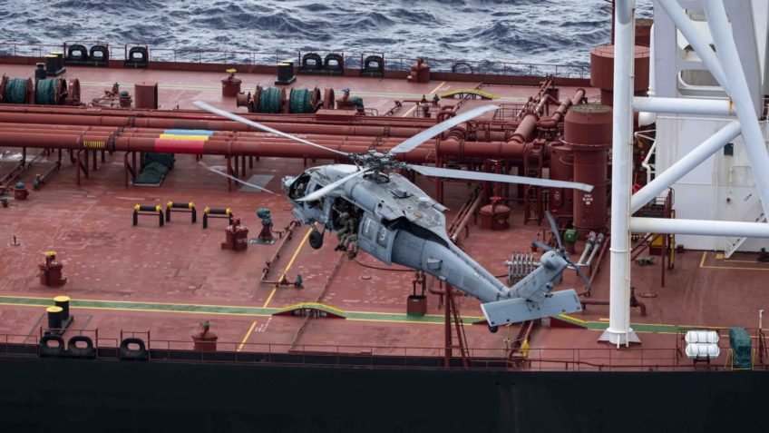 EUA interceptam navio com petróleo venezuelano no Oceano Índico