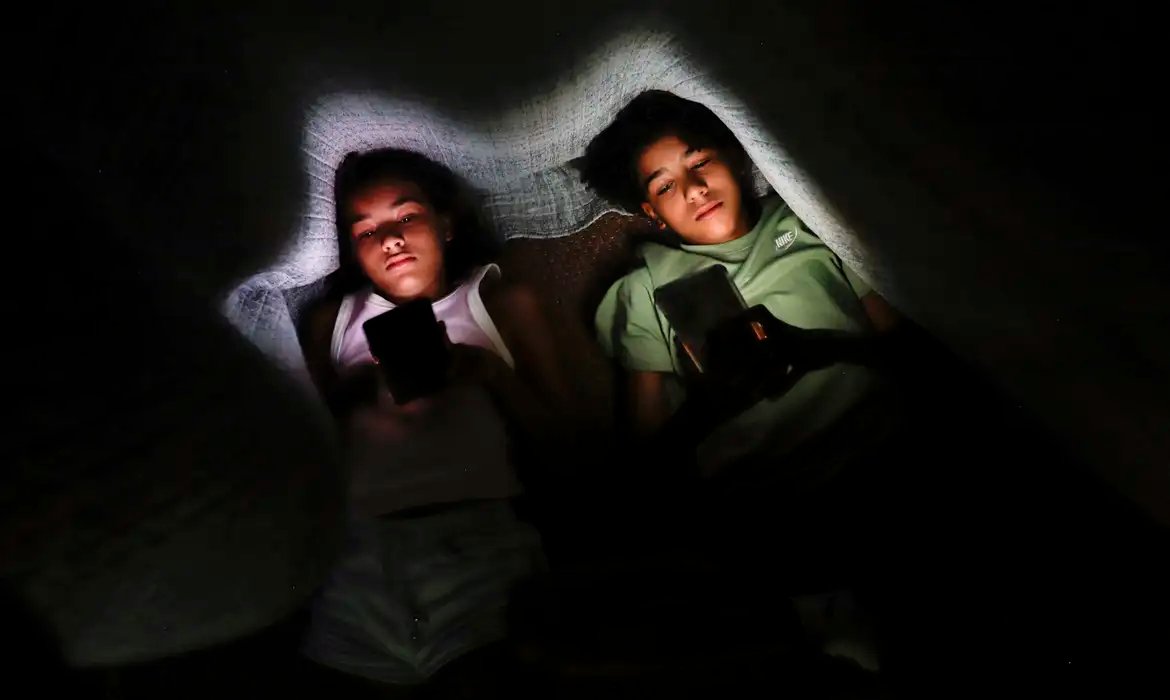 Estudo mostra impacto de vídeos curtos no desenvolvimento infantil