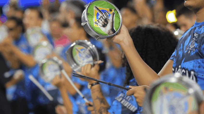 Desfile sobre Lula terá 5 setores e 5 carros alegóricos