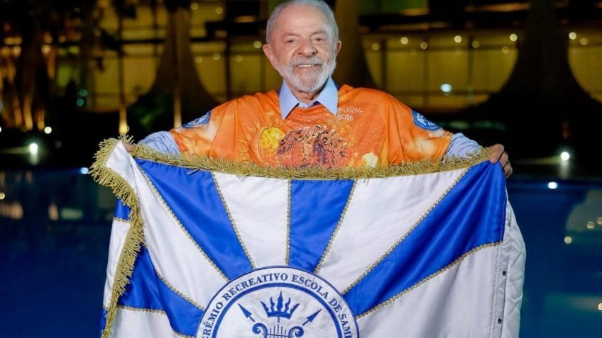 Lula chega à Sapucaí para assistir ao desfile em sua homenagem