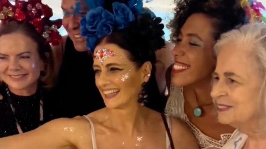 Saiba quais autoridades e personalidades estão no camarote com Lula