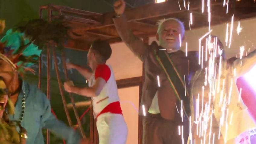 Veja imagens do desfile pró-Lula na Marquês de Sapucaí