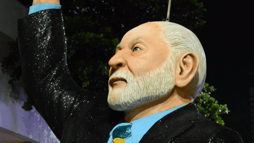 Desfile reacende denúncias de propaganda eleitoral contra Lula