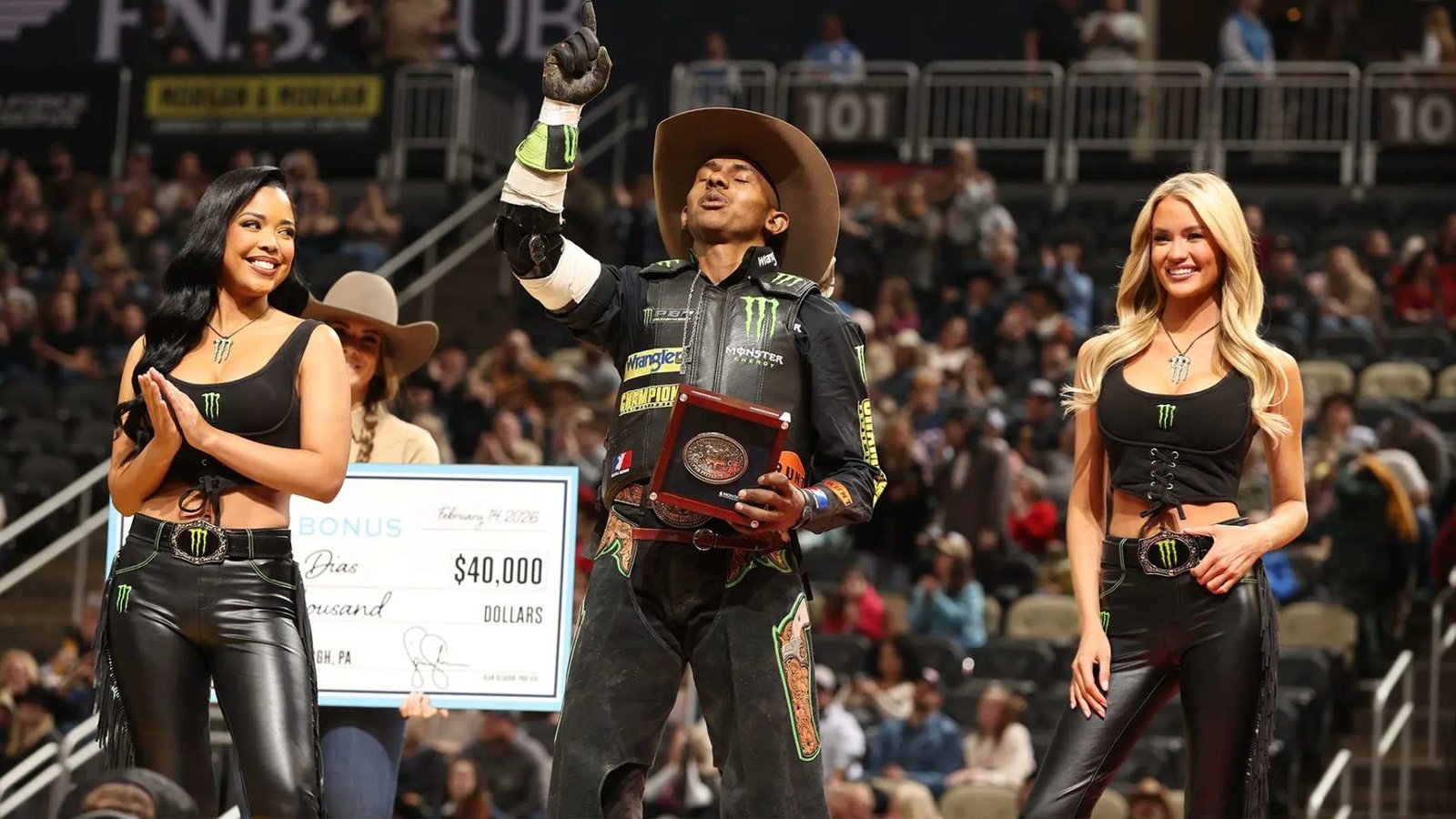 Cassio Dias surpreende com vitória na PBR e volta à disputa pelo título de melhor peão do mundo; vídeo