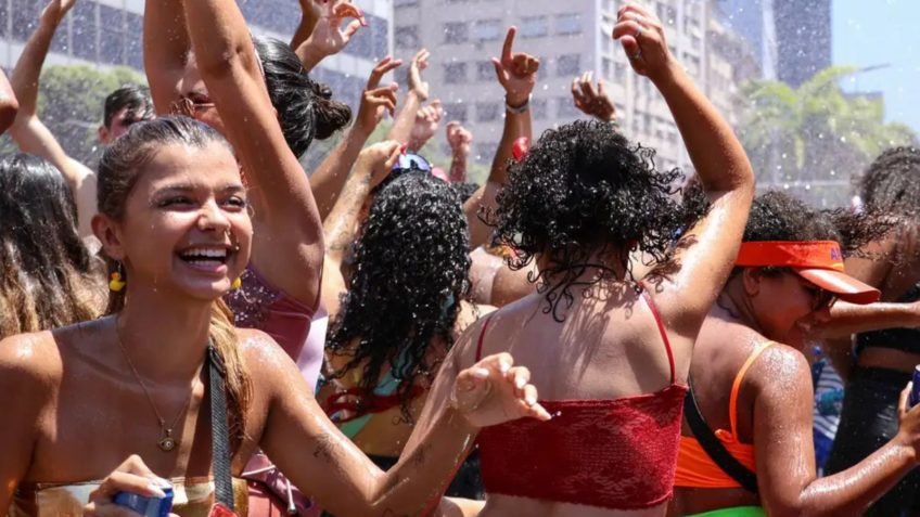 Vídeos do Carnaval do Brasil viralizam no exterior: "Atmosfera incrível"