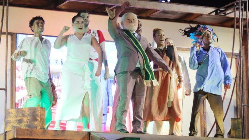 PT diz que desfile pró-Lula não foi campanha antecipada, mas ato artístico