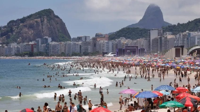 Resgates no mar do RJ passam de 1.000; leia orientações de segurança