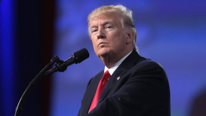 Trump fala em usar ilha britânica em ataque contra o Irã