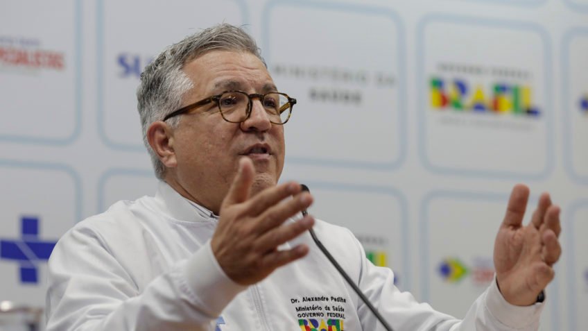 Falta de regulação aumentou número de médicos sem preparo, diz Padilha