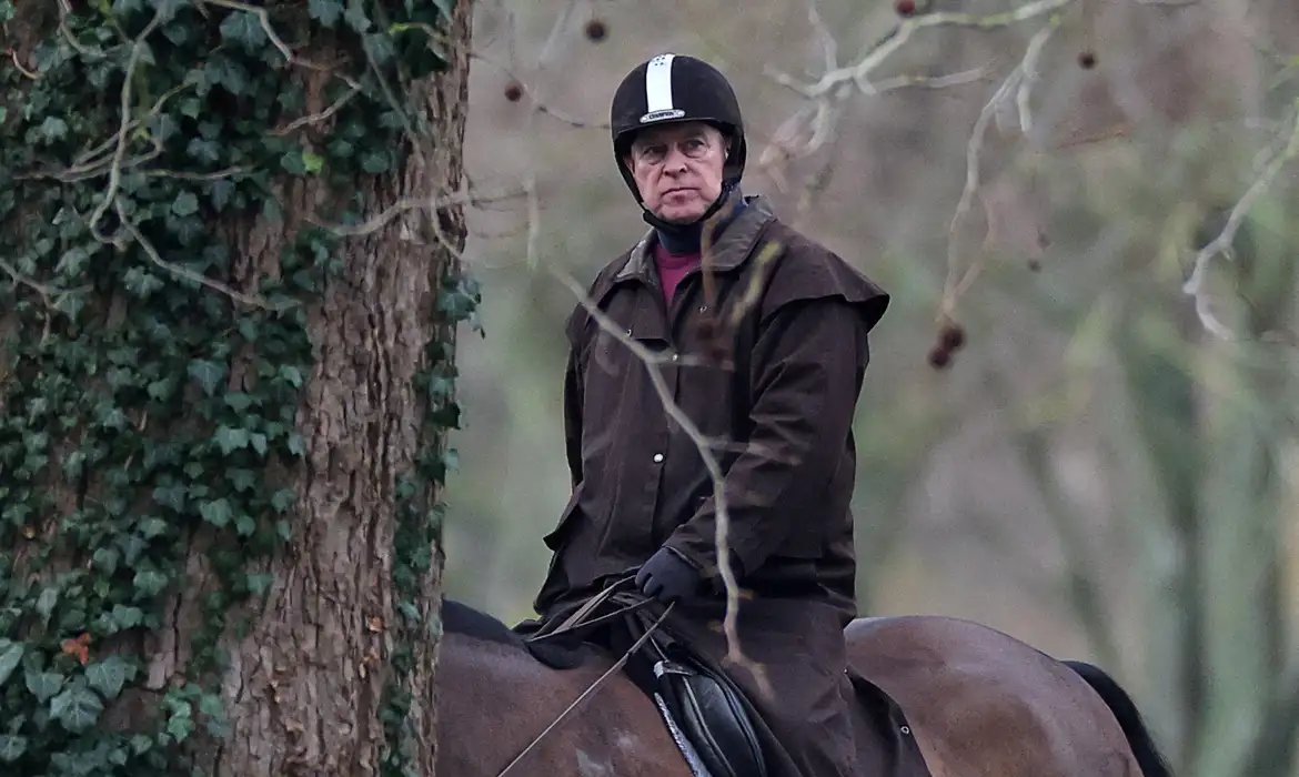 Caso Epstein: ex-príncipe Andrew é detido por suspeitas de má conduta