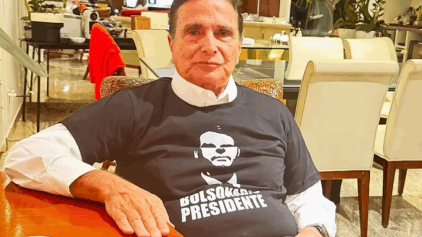 Carlos publica foto de Nelson Piquet com camisa de Bolsonaro